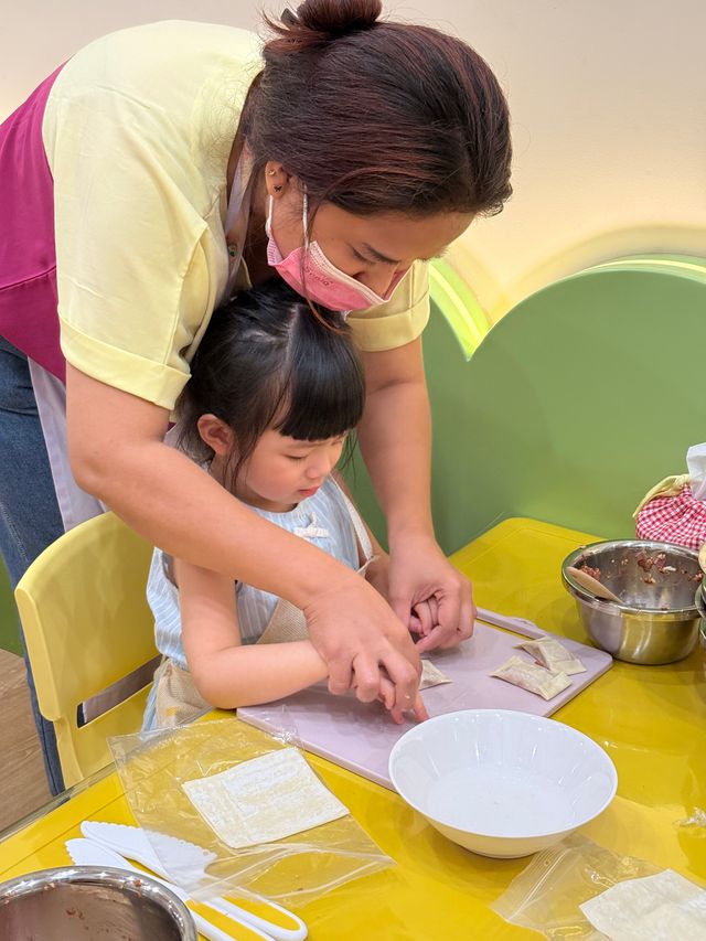 Ditch the Gadgets: Why a Kids Cooking Class is the Ultimate Fun Activity